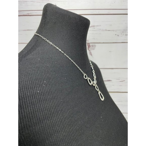 SAQ Silver Tone Plated Hammered Hallow‎ Oval Drop Necklace - Picture 5 of 7